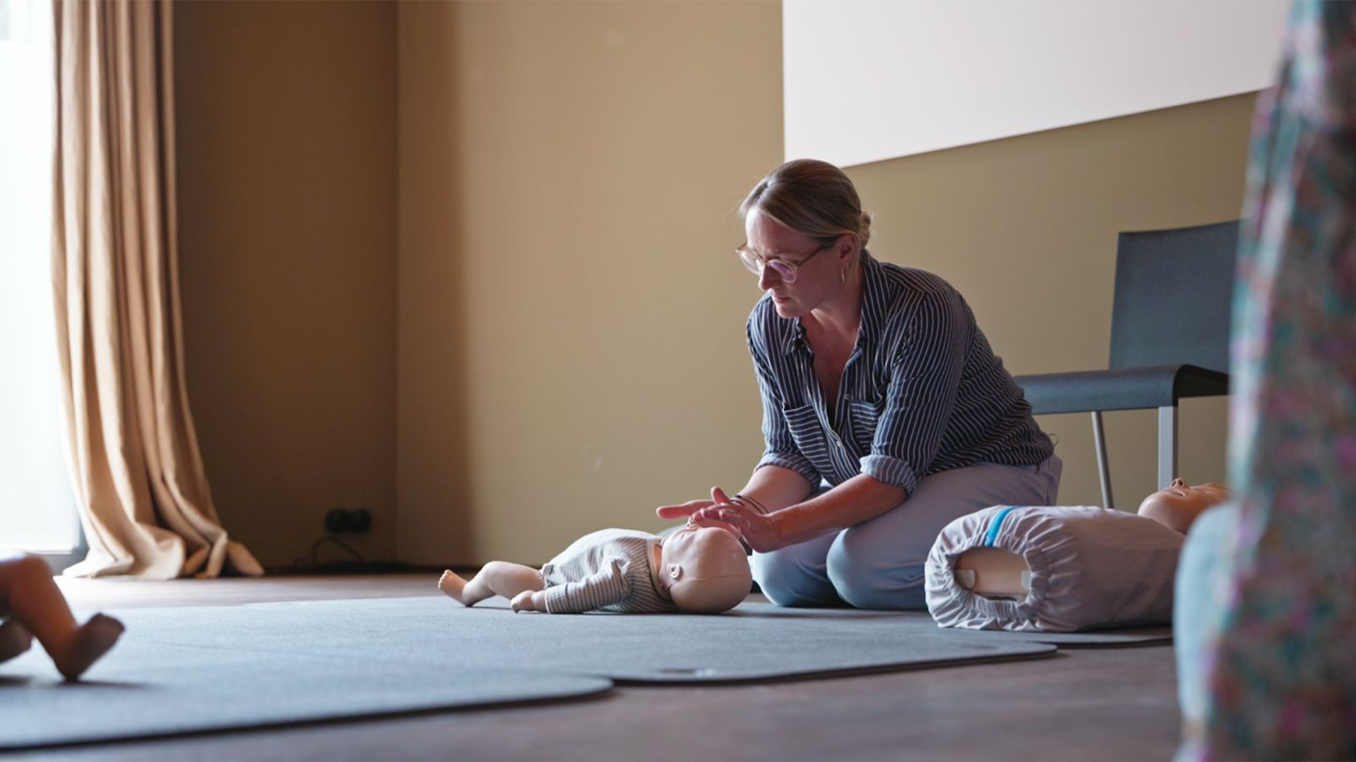 Juliane Kux im Präsenzkurs für Erste Hilfe bei Kindern