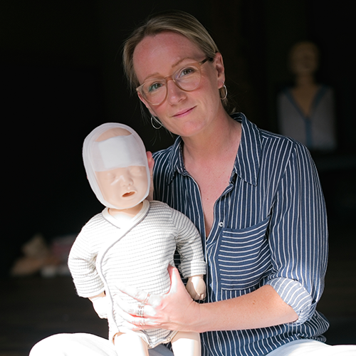 Juliane Kux im Präsenzkurs für Erste Hilfe bei Kindern