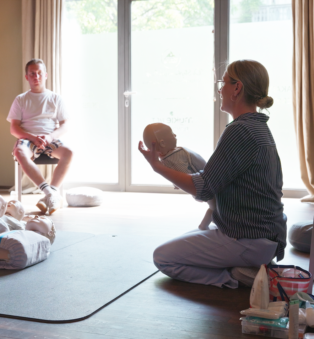 Juliane Kux im Präsenzkurs für Erste Hilfe bei Kindern